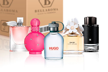 Empacando perfumes para envió.