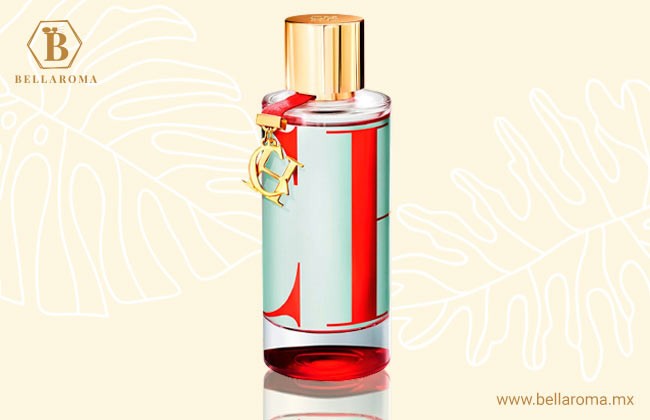 frasco del perfume versace dylan blue en fondo tropical