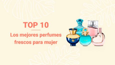 frascos de diferentes marcas de perfumes frescos para mujer en fondo tropical