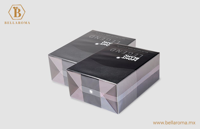 Cajas de perfume perfectamente envueltas en papel celofan