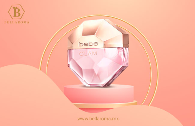 Frasco mitad dorado y mitad rosa del perfume Glam Platinum de Bebe 