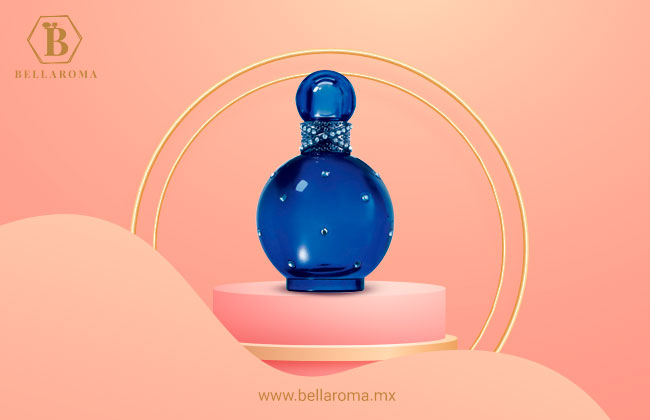 Frasco redondo azul con piedras brillantes y tapa redonda del perfume Midnight Fantasy de Britney Spears