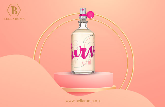 Frasco con fondo claro adornado con letras en color fucsia del perfume Curve Chill de Liz Claiborne 