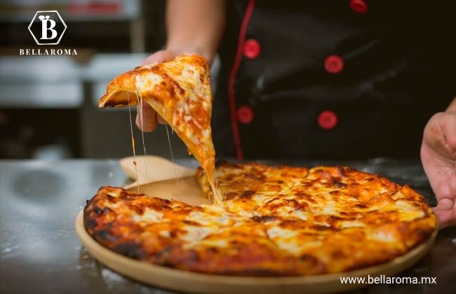 Imagen de pizza recién horneada