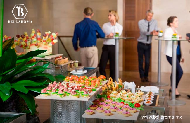 Imagen que muestra el servicio de catering en un evento