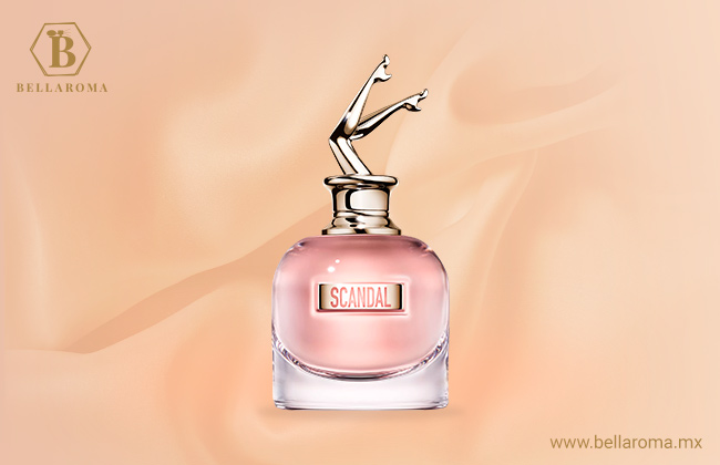 Jean Paul Gaultier perfume Scandal tapa del frasco con piernas de mujer 