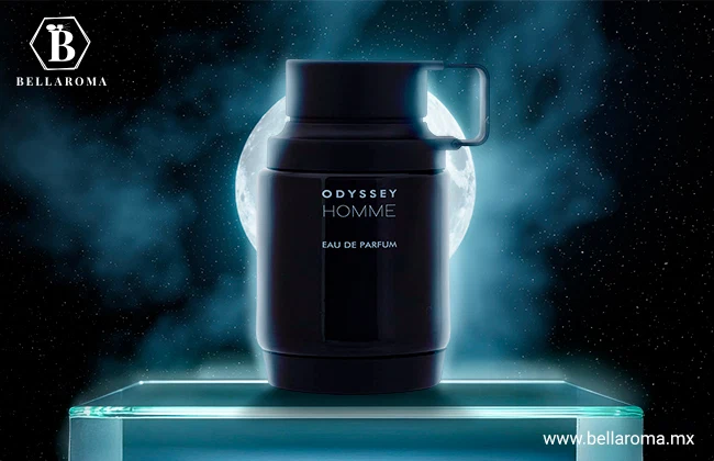 Perfume para la noche hombre Odyssey Homme de Armaf en frasco negro de diseño moderno, presentado frente a una luna llena con ambiente elegante.