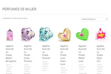 Website amigable al usuario Revisando el catálogo de Bellaroma en su tienda en línea.